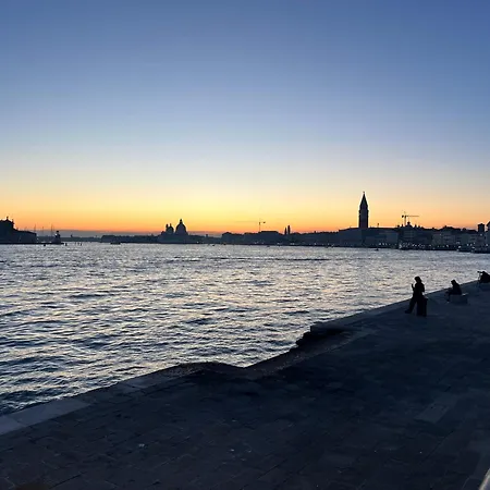 Ampia Casa A Due Passi Dalla Biennale Prázdninový dům